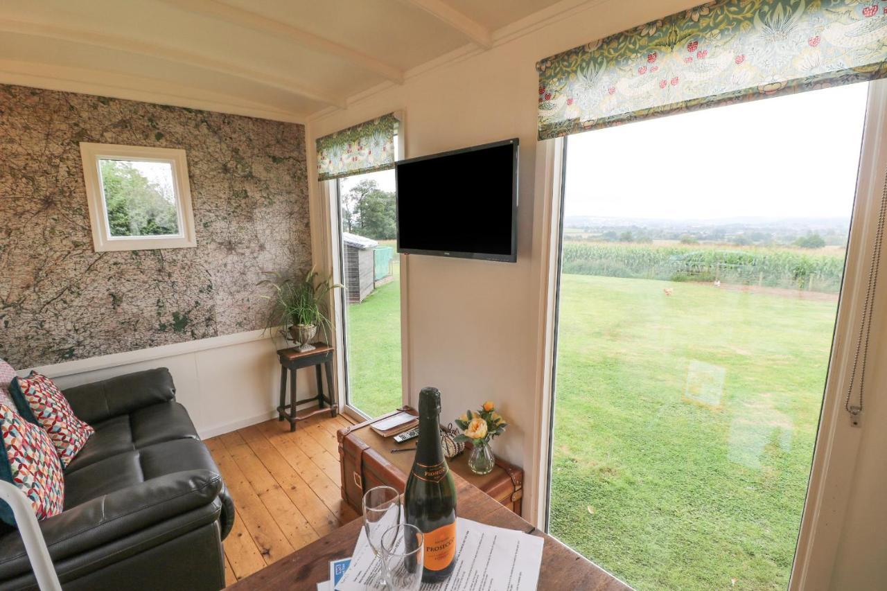 Shepherds Hut * Rugeley
